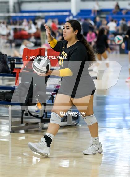 Thumbnail 1 in Bishop O'Dowd vs. Crescent Valley (Nike TOC Southwest) photogallery.
