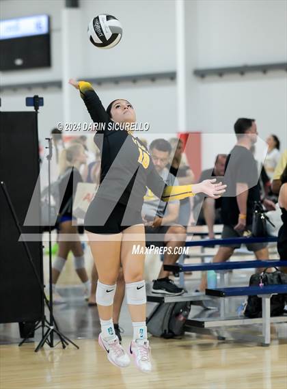 Thumbnail 1 in Bishop O'Dowd vs. Crescent Valley (Nike TOC Southwest) photogallery.