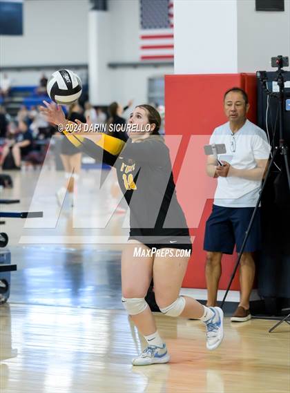 Thumbnail 1 in Bishop O'Dowd vs. Crescent Valley (Nike TOC Southwest) photogallery.