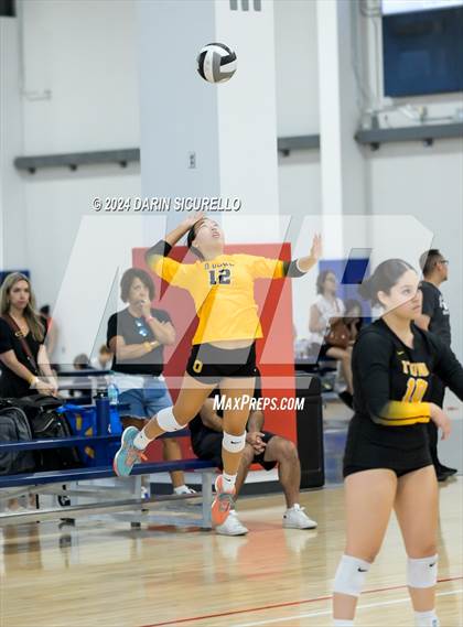 Thumbnail 1 in Bishop O'Dowd vs. Crescent Valley (Nike TOC Southwest) photogallery.