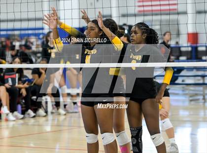 Thumbnail 2 in Bishop O'Dowd vs. Crescent Valley (Nike TOC Southwest) photogallery.