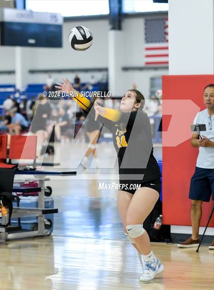 Thumbnail 3 in Bishop O'Dowd vs. Crescent Valley (Nike TOC Southwest) photogallery.