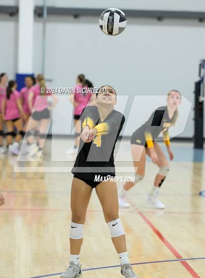 Thumbnail 1 in Bishop O'Dowd vs. Crescent Valley (Nike TOC Southwest) photogallery.