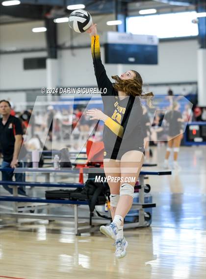 Thumbnail 1 in Bishop O'Dowd vs. Crescent Valley (Nike TOC Southwest) photogallery.