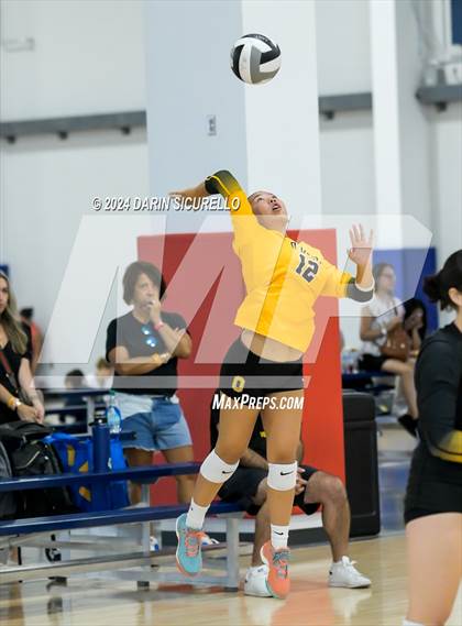 Thumbnail 2 in Bishop O'Dowd vs. Crescent Valley (Nike TOC Southwest) photogallery.