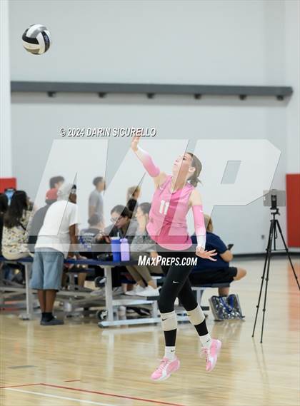 Thumbnail 2 in Bishop O'Dowd vs. Crescent Valley (Nike TOC Southwest) photogallery.