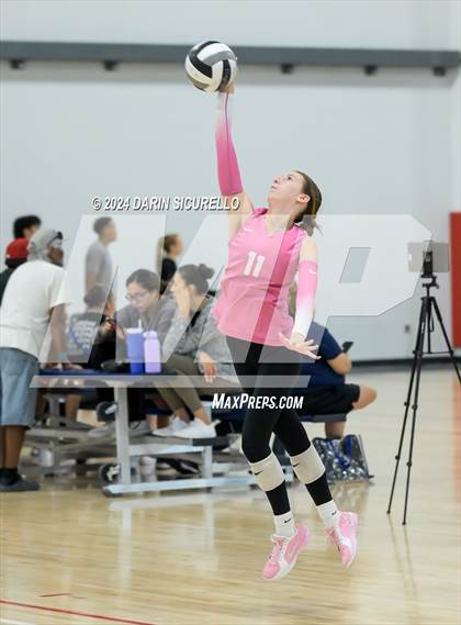 Thumbnail 2 in Bishop O'Dowd vs. Crescent Valley (Nike TOC Southwest) photogallery.
