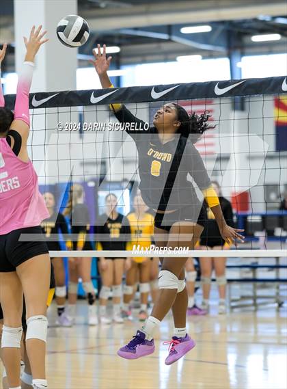 Thumbnail 2 in Bishop O'Dowd vs. Crescent Valley (Nike TOC Southwest) photogallery.