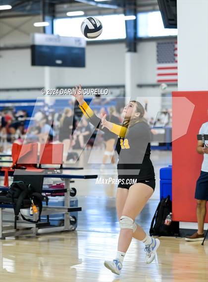 Thumbnail 2 in Bishop O'Dowd vs. Crescent Valley (Nike TOC Southwest) photogallery.