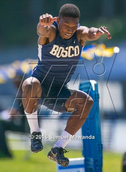 Thumbnail 2 in Bruin Legends of Track & Field Invitational photogallery.