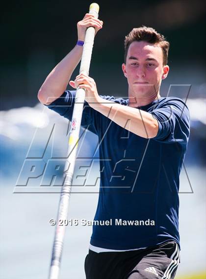 Thumbnail 2 in Bruin Legends of Track & Field Invitational photogallery.