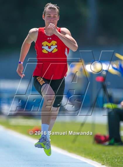 Thumbnail 3 in Bruin Legends of Track & Field Invitational photogallery.