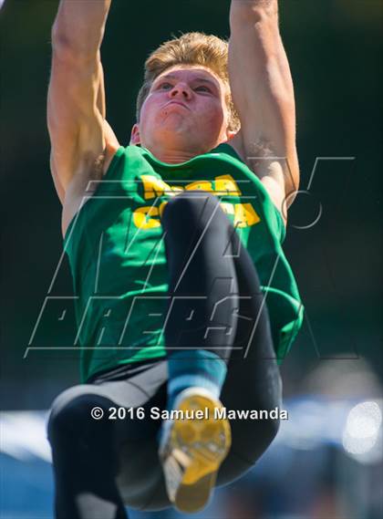Thumbnail 3 in Bruin Legends of Track & Field Invitational photogallery.