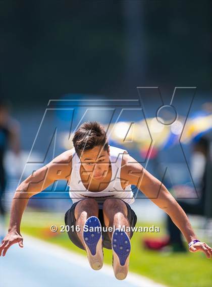 Thumbnail 3 in Bruin Legends of Track & Field Invitational photogallery.