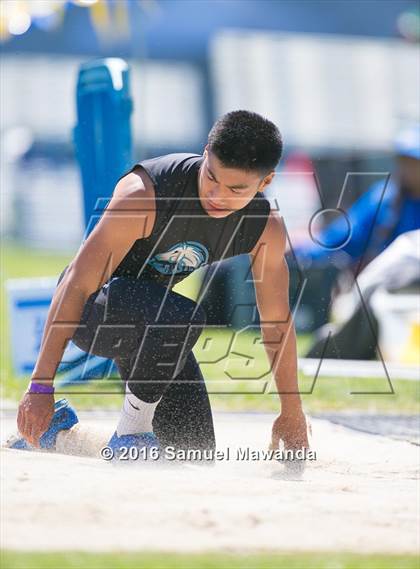 Thumbnail 3 in Bruin Legends of Track & Field Invitational photogallery.