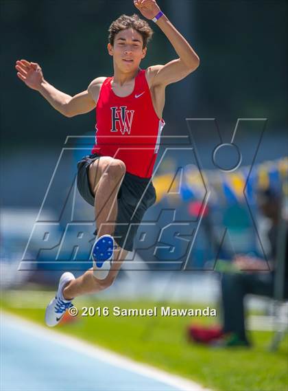 Thumbnail 3 in Bruin Legends of Track & Field Invitational photogallery.