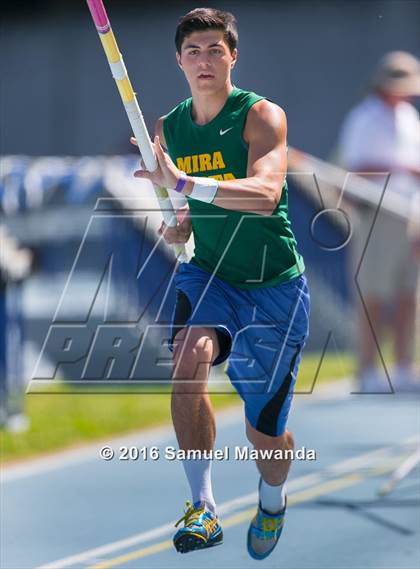 Thumbnail 3 in Bruin Legends of Track & Field Invitational photogallery.