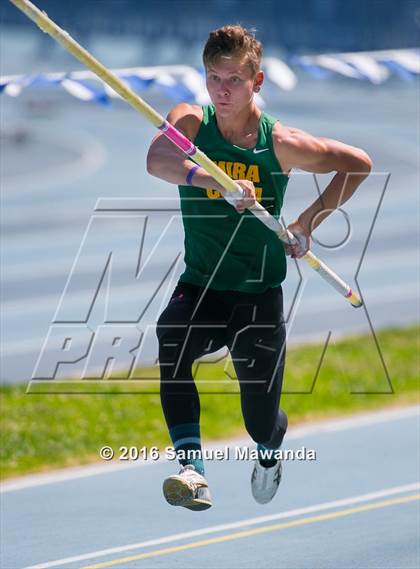 Thumbnail 2 in Bruin Legends of Track & Field Invitational photogallery.