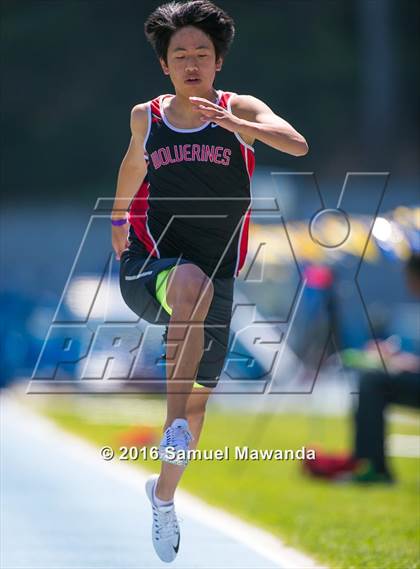 Thumbnail 2 in Bruin Legends of Track & Field Invitational photogallery.