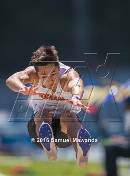 Thumbnail 2 in Bruin Legends of Track & Field Invitational photogallery.