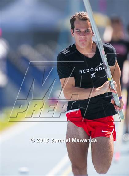 Thumbnail 3 in Bruin Legends of Track & Field Invitational photogallery.