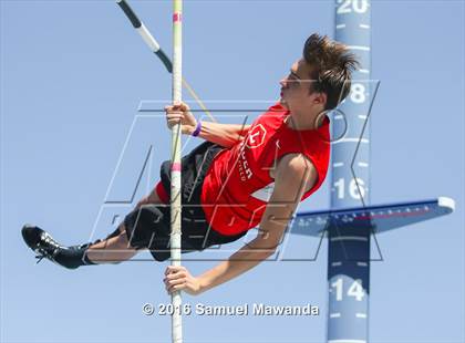 Thumbnail 2 in Bruin Legends of Track & Field Invitational photogallery.