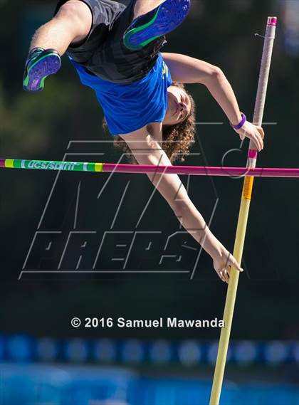 Thumbnail 3 in Bruin Legends of Track & Field Invitational photogallery.
