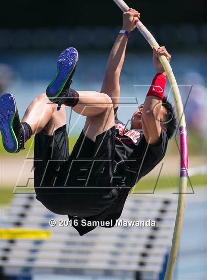 Thumbnail 3 in Bruin Legends of Track & Field Invitational photogallery.