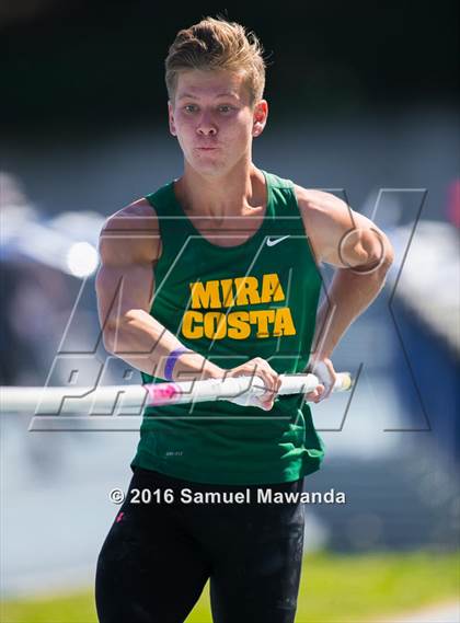Thumbnail 2 in Bruin Legends of Track & Field Invitational photogallery.