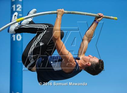 Thumbnail 3 in Bruin Legends of Track & Field Invitational photogallery.