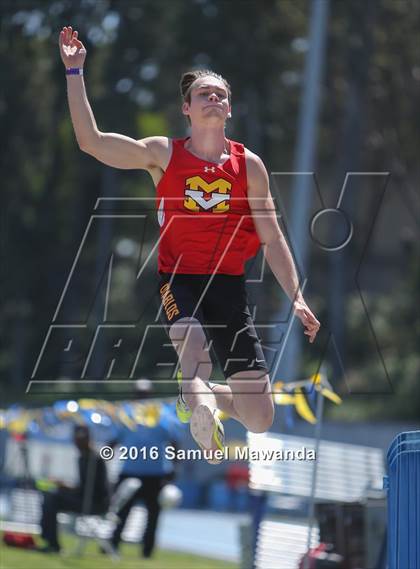 Thumbnail 3 in Bruin Legends of Track & Field Invitational photogallery.