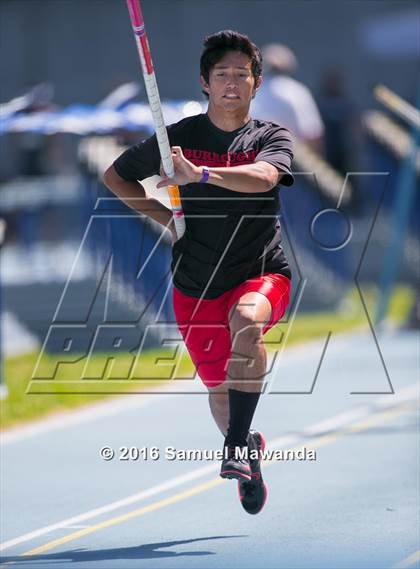 Thumbnail 3 in Bruin Legends of Track & Field Invitational photogallery.