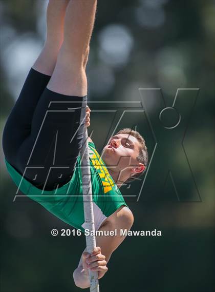Thumbnail 3 in Bruin Legends of Track & Field Invitational photogallery.
