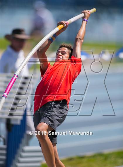 Thumbnail 2 in Bruin Legends of Track & Field Invitational photogallery.