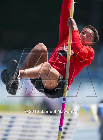 Thumbnail 2 in Bruin Legends of Track & Field Invitational photogallery.
