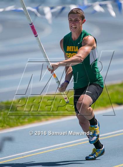 Thumbnail 3 in Bruin Legends of Track & Field Invitational photogallery.