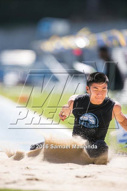 Thumbnail 3 in Bruin Legends of Track & Field Invitational photogallery.