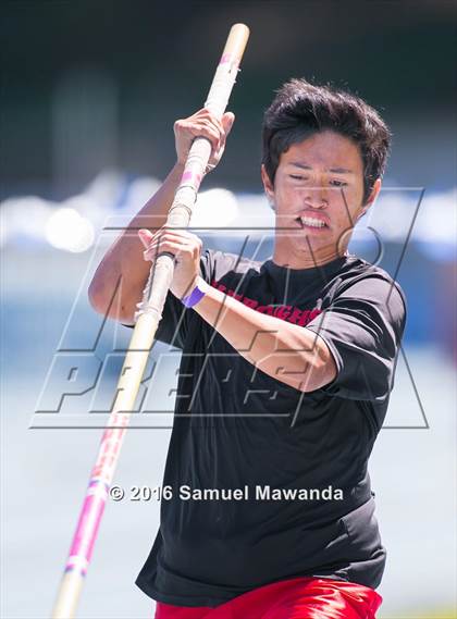 Thumbnail 3 in Bruin Legends of Track & Field Invitational photogallery.