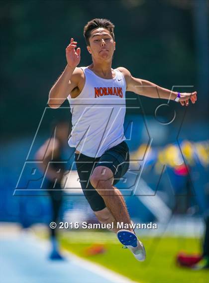 Thumbnail 2 in Bruin Legends of Track & Field Invitational photogallery.