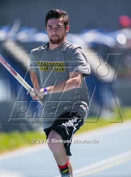 Thumbnail 2 in Bruin Legends of Track & Field Invitational photogallery.