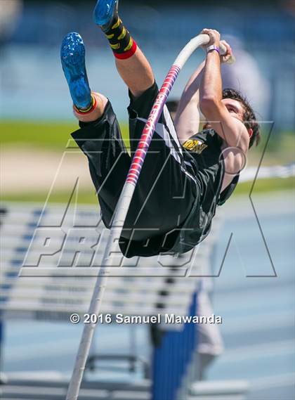 Thumbnail 3 in Bruin Legends of Track & Field Invitational photogallery.