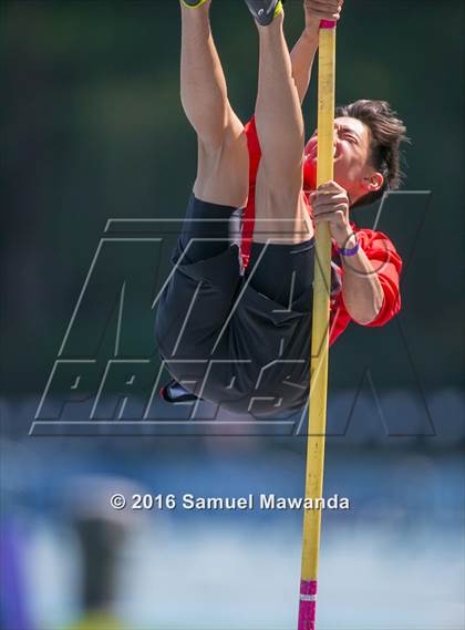 Thumbnail 2 in Bruin Legends of Track & Field Invitational photogallery.