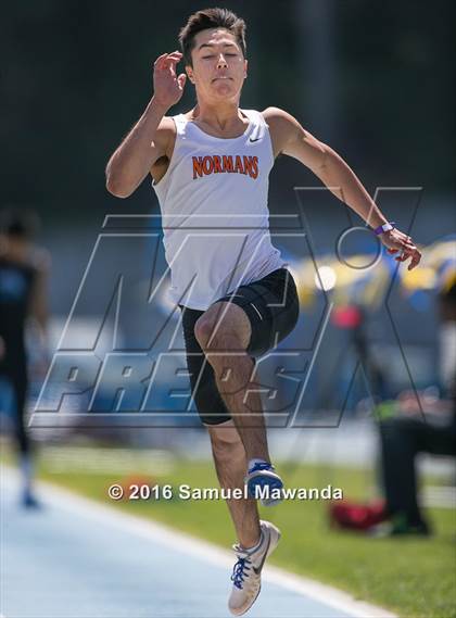 Thumbnail 3 in Bruin Legends of Track & Field Invitational photogallery.