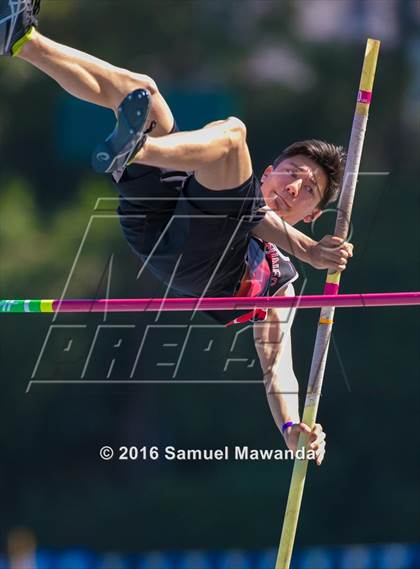 Thumbnail 3 in Bruin Legends of Track & Field Invitational photogallery.