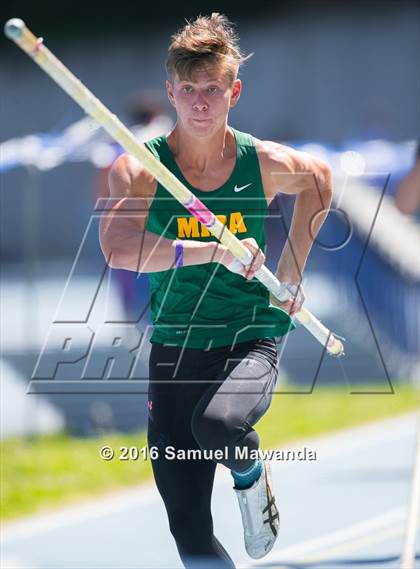 Thumbnail 2 in Bruin Legends of Track & Field Invitational photogallery.