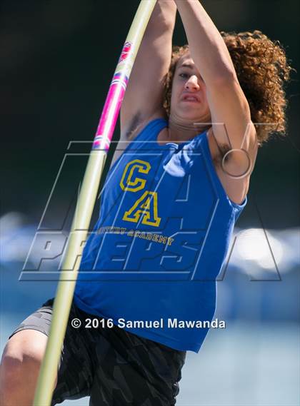 Thumbnail 3 in Bruin Legends of Track & Field Invitational photogallery.