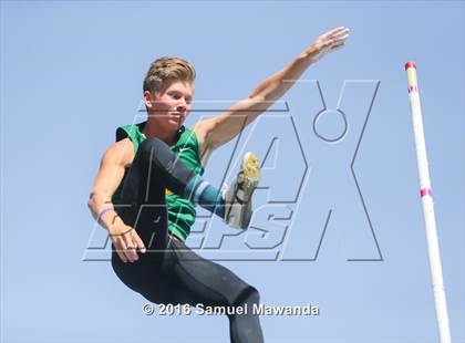 Thumbnail 2 in Bruin Legends of Track & Field Invitational photogallery.