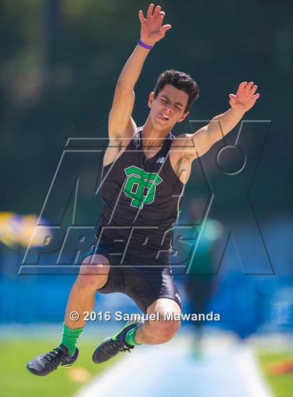 Thumbnail 3 in Bruin Legends of Track & Field Invitational photogallery.
