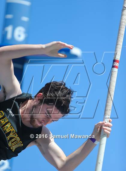 Thumbnail 3 in Bruin Legends of Track & Field Invitational photogallery.