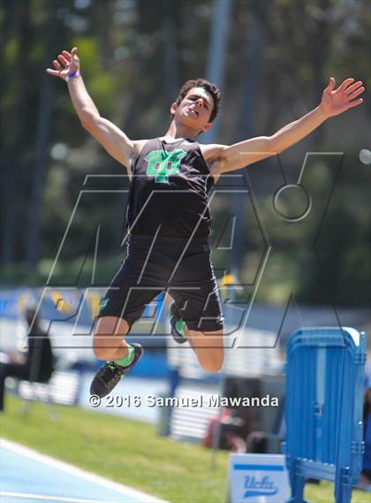 Thumbnail 3 in Bruin Legends of Track & Field Invitational photogallery.
